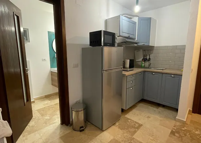 Guest house Thera 3*